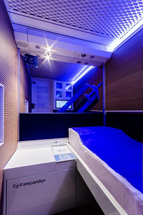 Resting Pods - Zzzleepandgo Wien Airport Schwechat Exteriör bild